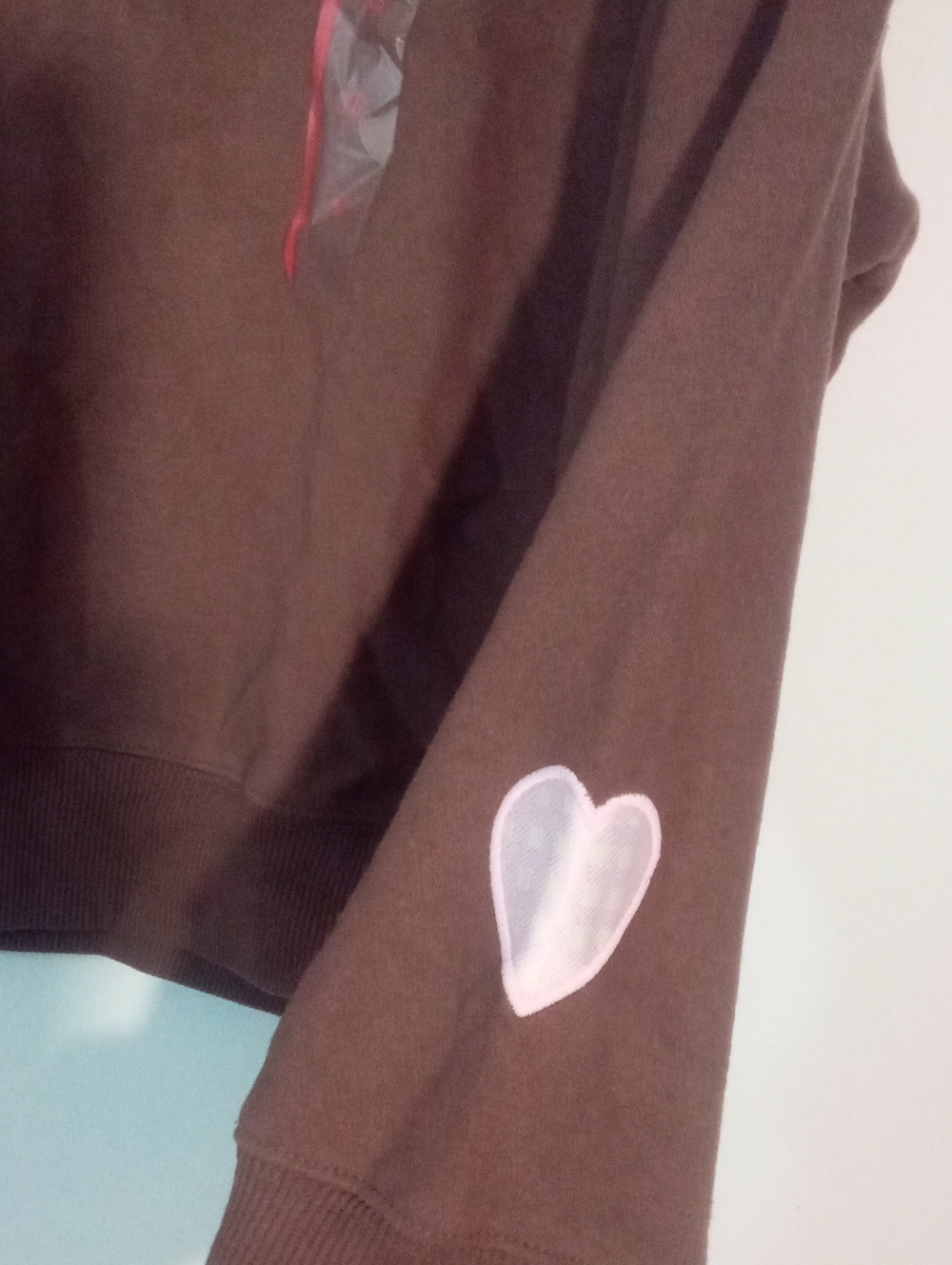 Polly Pocket Brown Graphic Crewneck Sweatshirt NWT $25 Grayson Threads - Picture 3 of 5